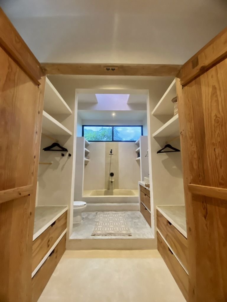 Walk-in shower and wardrobe at Rancho Verde Tulum